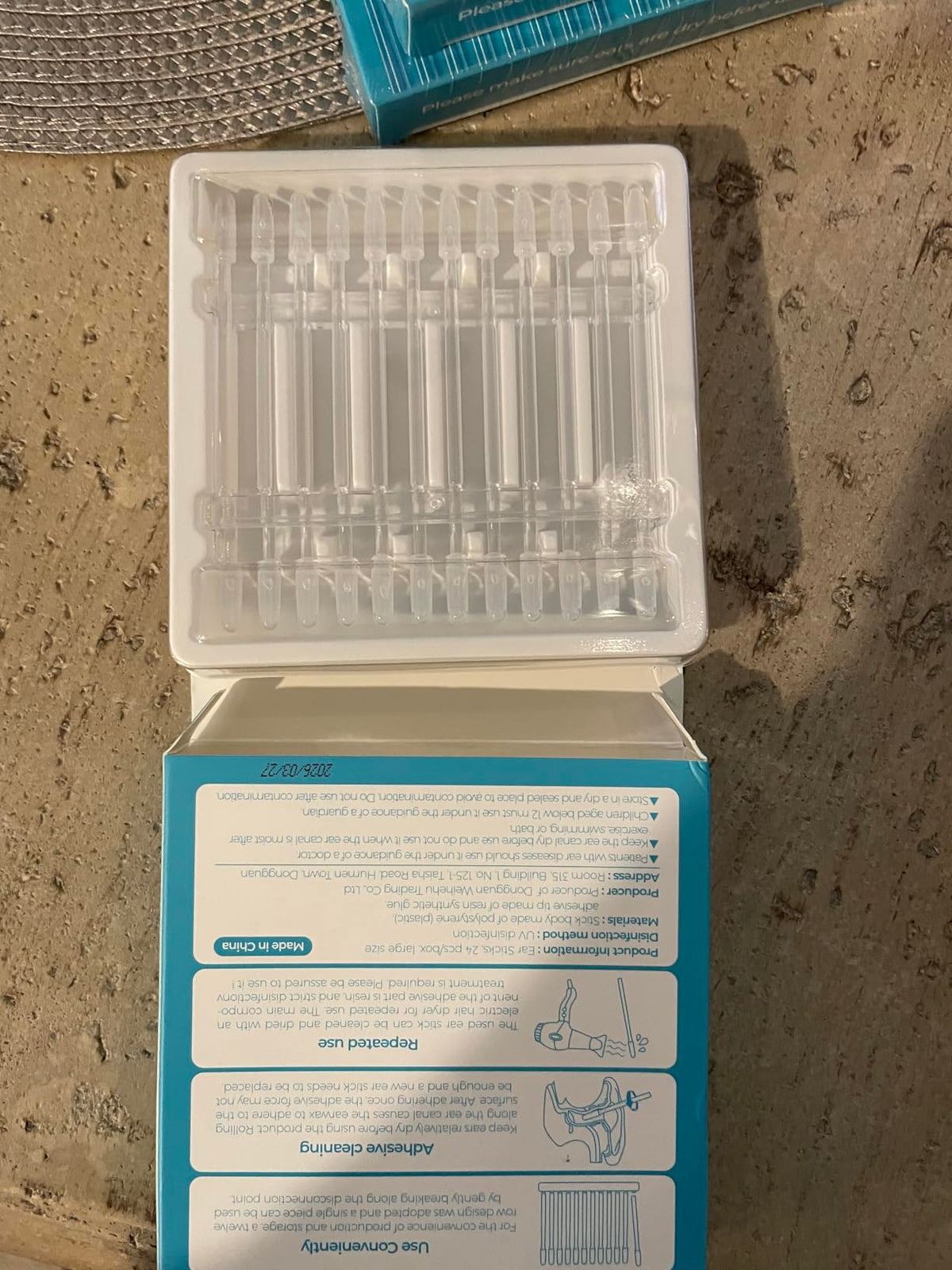 Nettoyant d’oreilles Clairouïe dans sa boîte, photo de Sylvie Morel